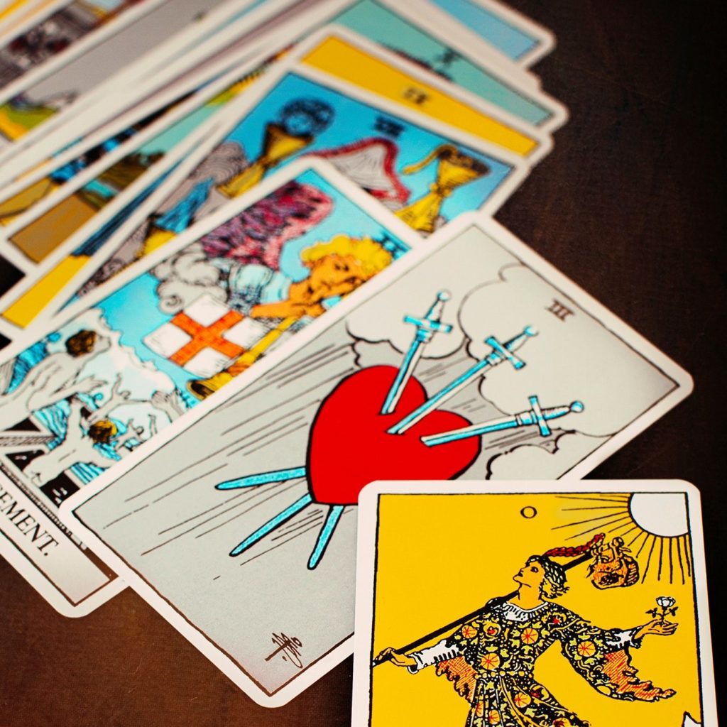 reading-tarot-cards-ponirevo